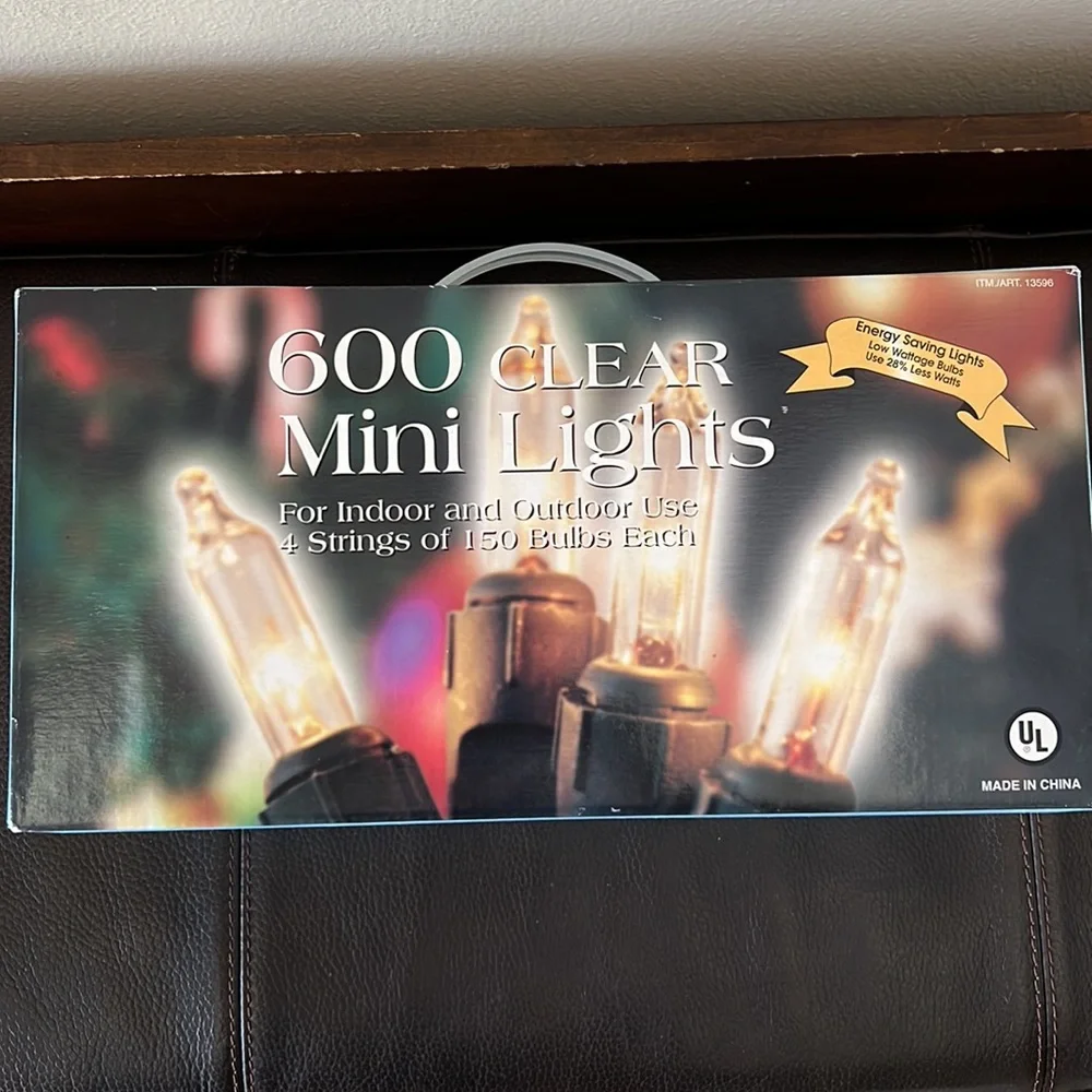 NWOT X-mas 600 Clear Mini Lights For Indoor/Outdoor Use -4 Strings of 150 Bulbs